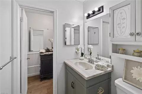 Bath - 5902 Appleton Ct, Virginia Beach, VA 23464 photo 3 of 4