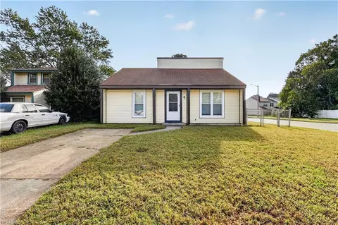 3841 Peachtree Ln E, Portsmouth, VA 23703
