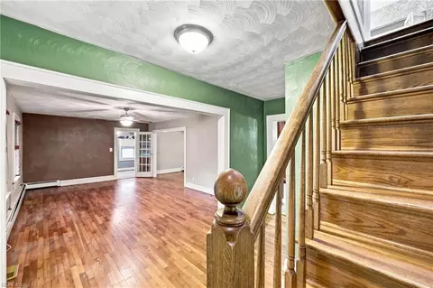 Entry Way - 4701 Pinehurst Ave, Norfolk, VA 23513 photo 2 of 5