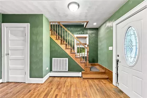 Entry Way - 4701 Pinehurst Ave, Norfolk, VA 23513 photo 3 of 5
