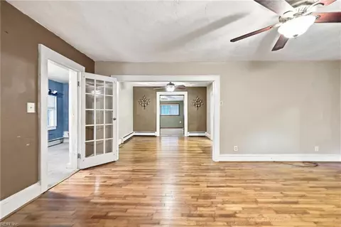 Living - 4701 Pinehurst Ave, Norfolk, VA 23513 photo 4 of 7