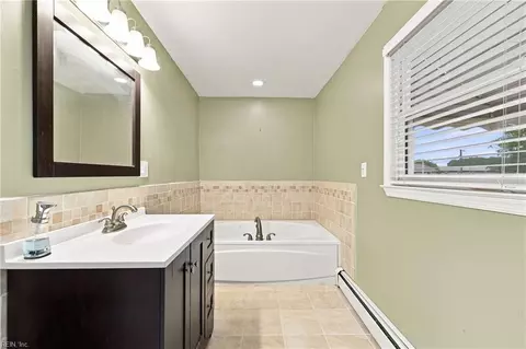 Bath - 4701 Pinehurst Ave, Norfolk, VA 23513 photo 4 of 5