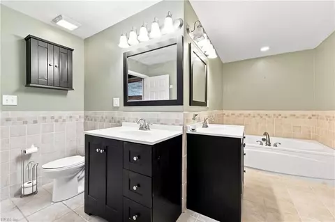 Bath - 4701 Pinehurst Ave, Norfolk, VA 23513 photo 3 of 5