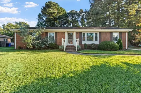 5817 Craneybrook Ln, Portsmouth, VA 23703