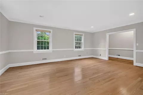 Living - 6013 S River Rd, Norfolk, VA 23505 photo 1 of 5