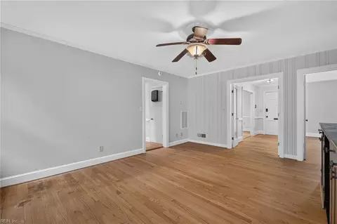 Living - 6013 S River Rd, Norfolk, VA 23505 photo 3 of 5