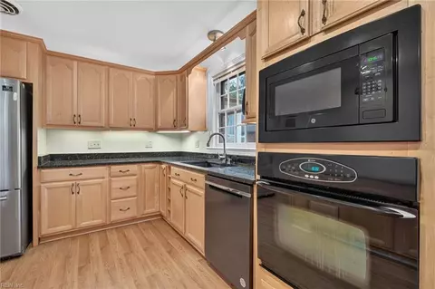 Kitchen - 6013 S River Rd, Norfolk, VA 23505 photo 3 of 5