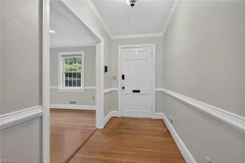 Entry Way - 6013 S River Rd, Norfolk, VA 23505 photo 1 of 4