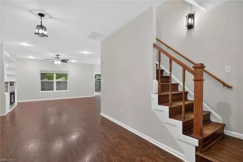 Entry Way - 5206 Texas Ave, Norfolk, VA 23513 photo 1 of 4