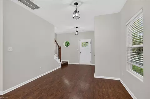 Entry Way - 5206 Texas Ave, Norfolk, VA 23513 photo 2 of 4