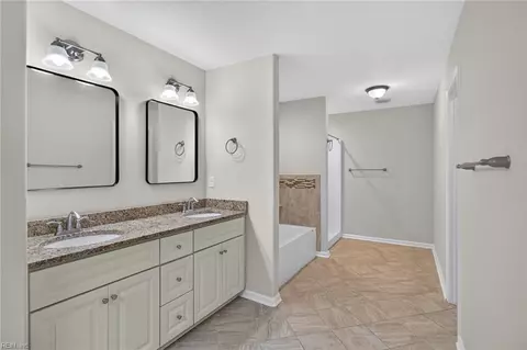 Entry Way - 5206 Texas Ave, Norfolk, VA 23513 photo 4 of 4