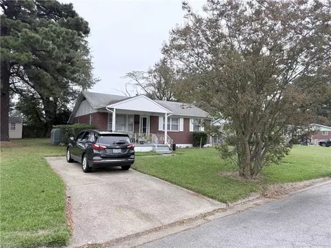 904 Mineo Ln, Portsmouth, VA 23701