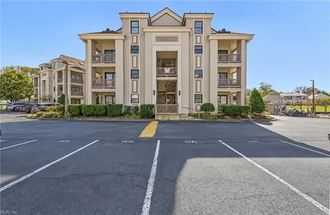 423 Harbour Pt #305, Virginia Beach, VA 23451
