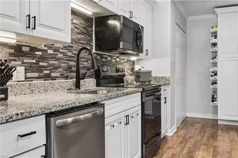 Kitchen - 2002 Whitman Pl, Hampton, VA 23663 photo 1 of 3