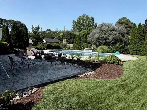 816 Queen Elizabeth Dr, Virginia Beach, VA 23452