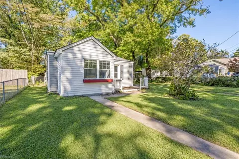 21 Pollux Cir E, Portsmouth, VA 23701
