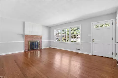 Living - 819 Sharpley Ave, Hampton, VA 23666 photo 1 of 5