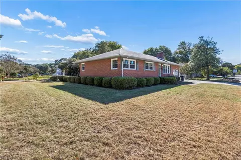 Exterior - 819 Sharpley Ave, Hampton, VA 23666 photo 4 of 7