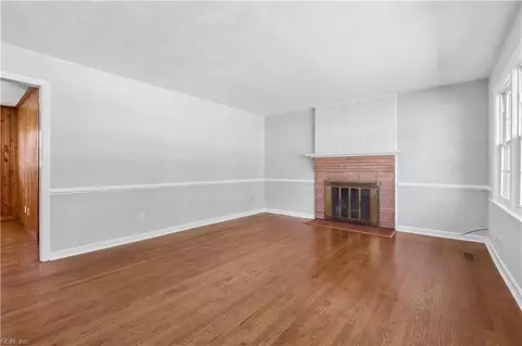 Living - 819 Sharpley Ave, Hampton, VA 23666 photo 4 of 5