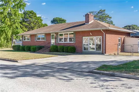 Exterior - 819 Sharpley Ave, Hampton, VA 23666 photo 2 of 7