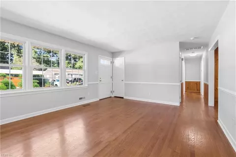 Living - 819 Sharpley Ave, Hampton, VA 23666 photo 2 of 5