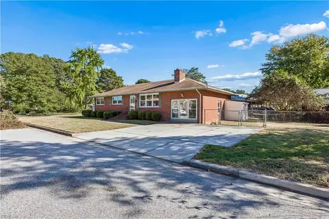Exterior - 819 Sharpley Ave, Hampton, VA 23666 photo 3 of 7