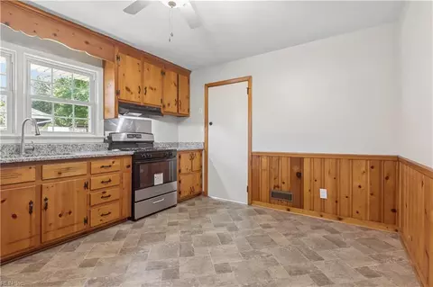 Kitchen - 819 Sharpley Ave, Hampton, VA 23666 photo 1 of 4