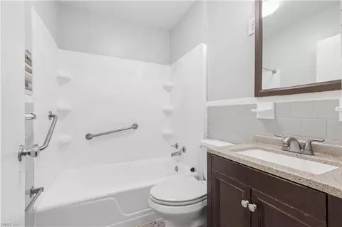 Bath - 819 Sharpley Ave, Hampton, VA 23666 photo 1 of 2