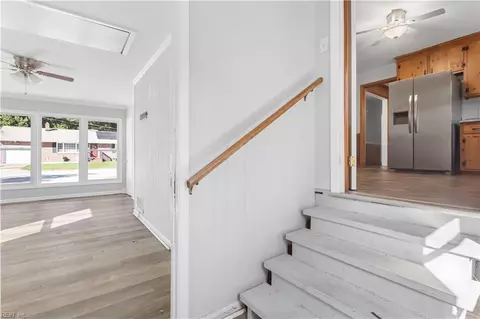 Entry Way - 819 Sharpley Ave, Hampton, VA 23666 photo 2 of 3