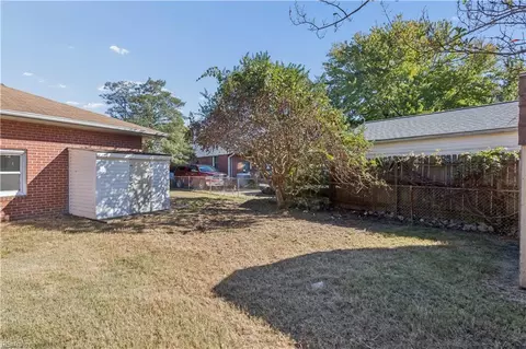 Exterior - 819 Sharpley Ave, Hampton, VA 23666 photo 6 of 7