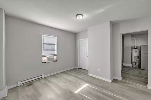 Living - 809 Whitehead Ave, Norfolk, VA 23523 photo 1 of 2