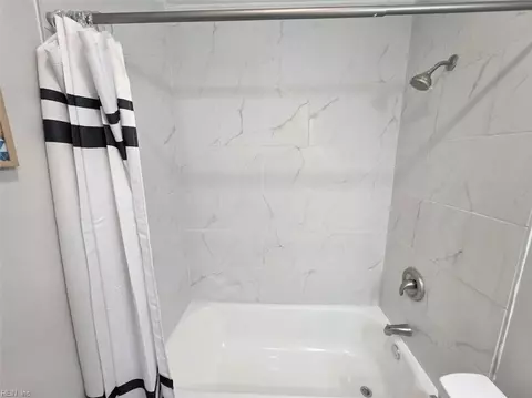 Bath - 2814 Rosalee Dr, Hampton, VA 23661 photo 2 of 2