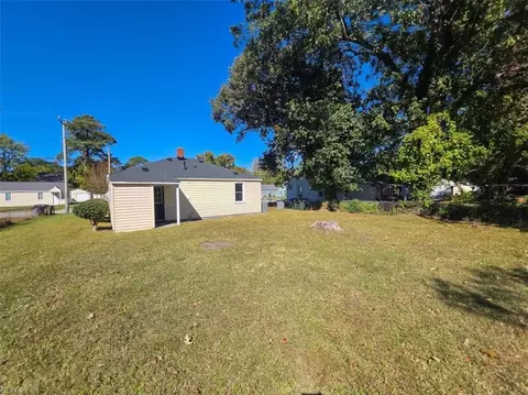 Exterior - 2814 Rosalee Dr, Hampton, VA 23661 photo 4 of 5