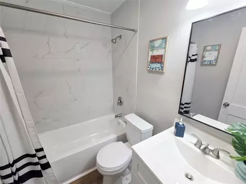 Bath - 2814 Rosalee Dr, Hampton, VA 23661 photo 1 of 2
