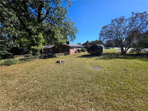 Exterior - 2814 Rosalee Dr, Hampton, VA 23661 photo 5 of 5