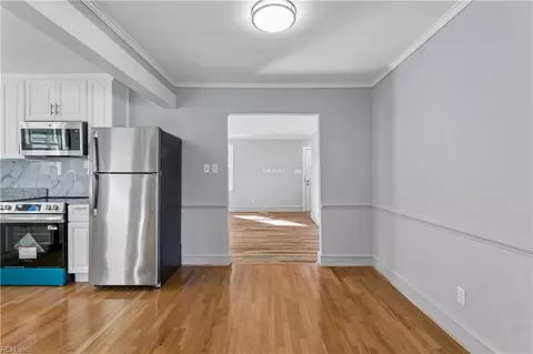 Entry Way - 138 Hampton Roads Ave, Hampton, VA 23661 photo 3 of 4