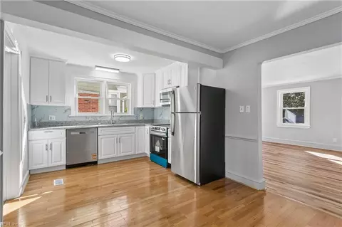 Kitchen - 138 Hampton Roads Ave, Hampton, VA 23661 photo 5 of 5