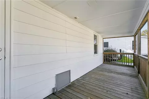 Exterior - 138 Hampton Roads Ave, Hampton, VA 23661 photo 7 of 13
