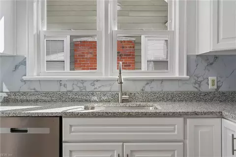 Kitchen - 138 Hampton Roads Ave, Hampton, VA 23661 photo 2 of 5