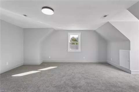 Bedroom - 138 Hampton Roads Ave, Hampton, VA 23661 photo 6 of 10