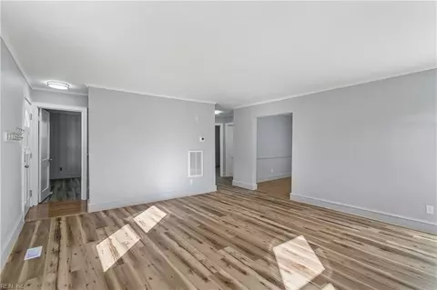 Living - 138 Hampton Roads Ave, Hampton, VA 23661 photo 4 of 5