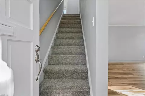Entry Way - 138 Hampton Roads Ave, Hampton, VA 23661 photo 1 of 4