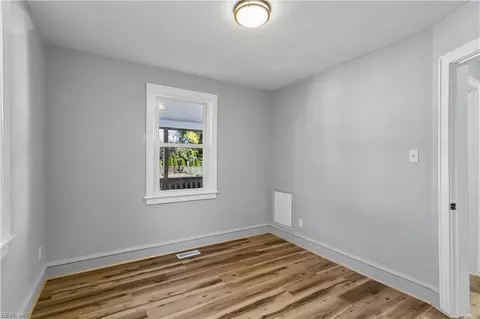 Bedroom - 138 Hampton Roads Ave, Hampton, VA 23661 photo 5 of 10