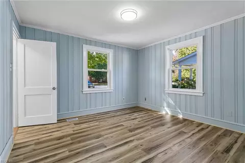 Bedroom - 138 Hampton Roads Ave, Hampton, VA 23661 photo 2 of 10