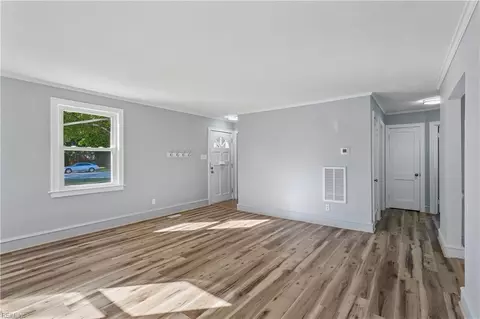 Living - 138 Hampton Roads Ave, Hampton, VA 23661 photo 3 of 5
