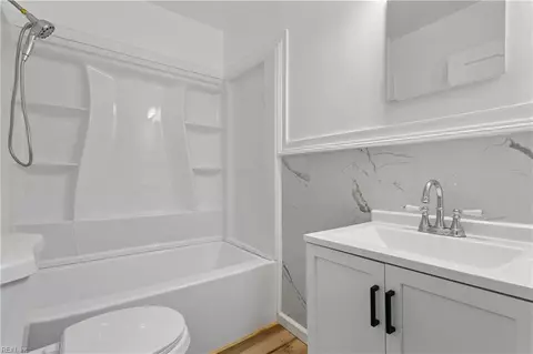Bath - 138 Hampton Roads Ave, Hampton, VA 23661 photo 2 of 4