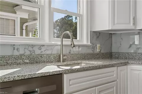 Kitchen - 138 Hampton Roads Ave, Hampton, VA 23661 photo 4 of 5