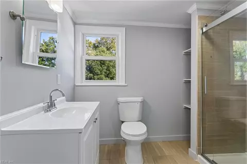 Bath - 138 Hampton Roads Ave, Hampton, VA 23661 photo 3 of 4
