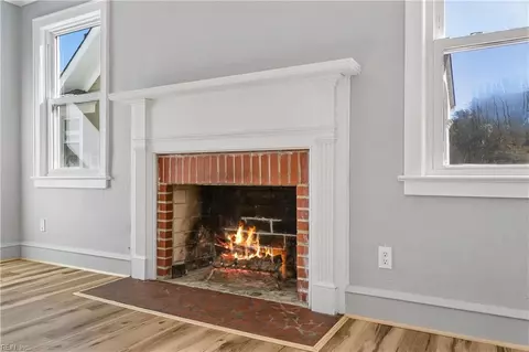 Living - 138 Hampton Roads Ave, Hampton, VA 23661 photo 5 of 5