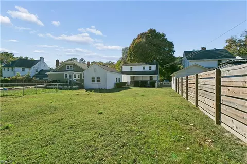 Exterior - 138 Hampton Roads Ave, Hampton, VA 23661 photo 11 of 13